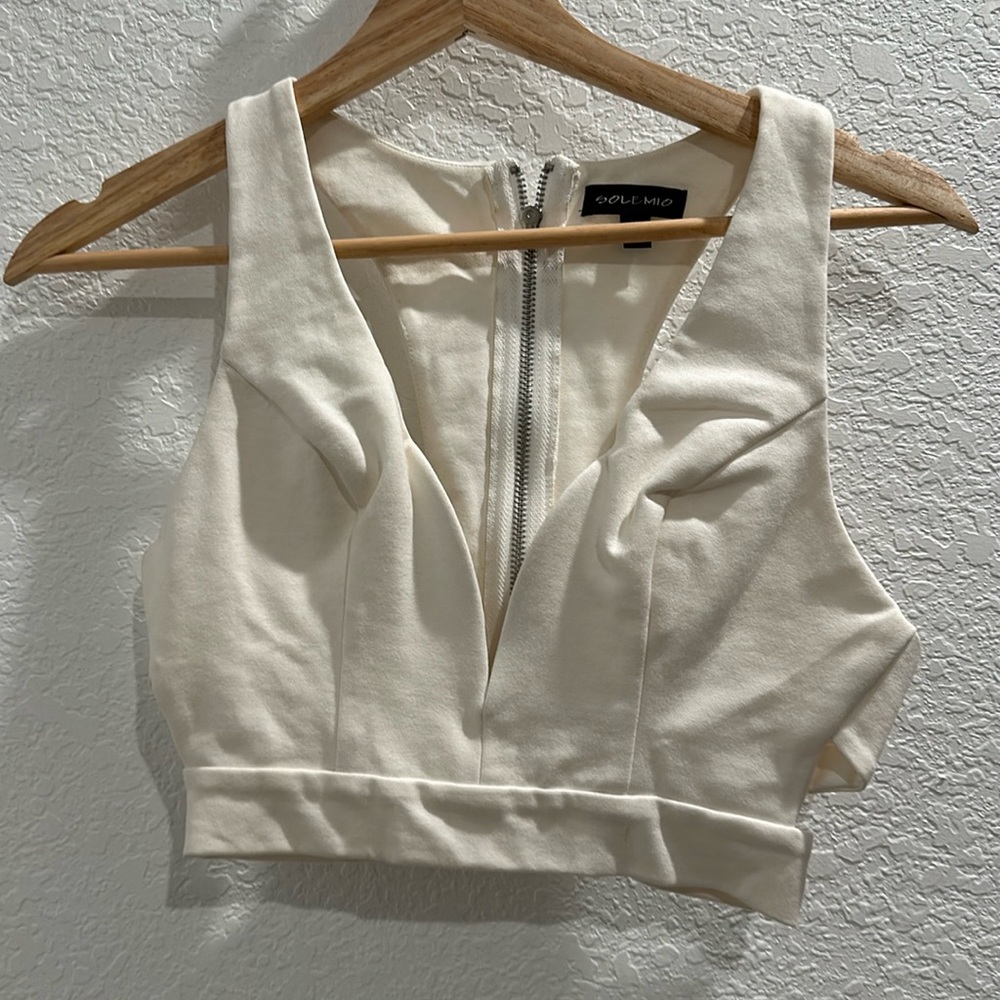 Going out top with plunge neck